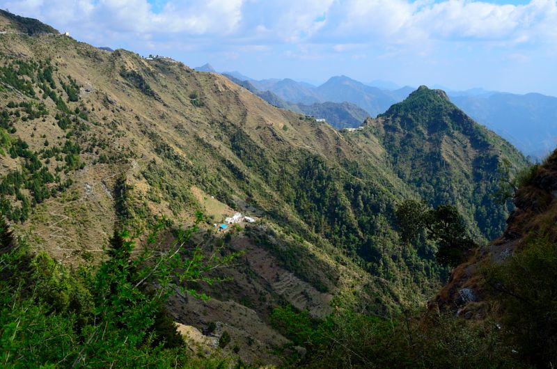 I kept taking pictures from the running taxi on our way to Dhanaulti 