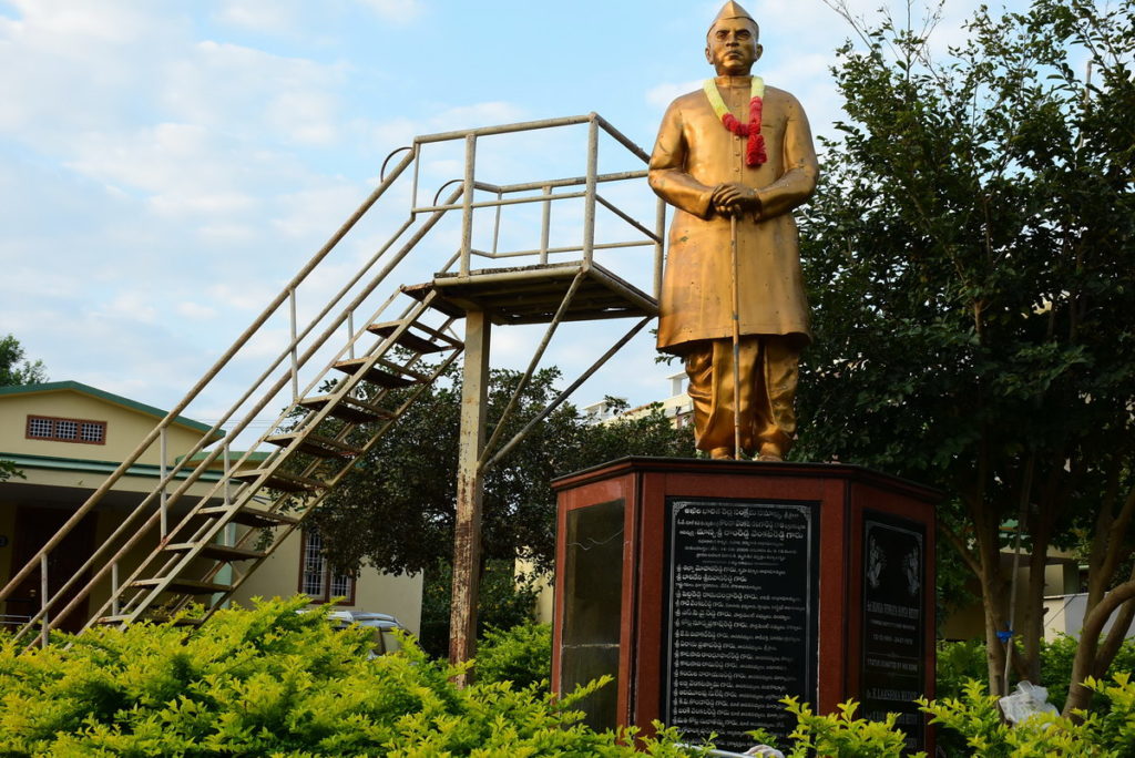 Sri Sailam : A park in front of our cottages in old age home. The life-size statue of the founder of this old age home can be seen here. 