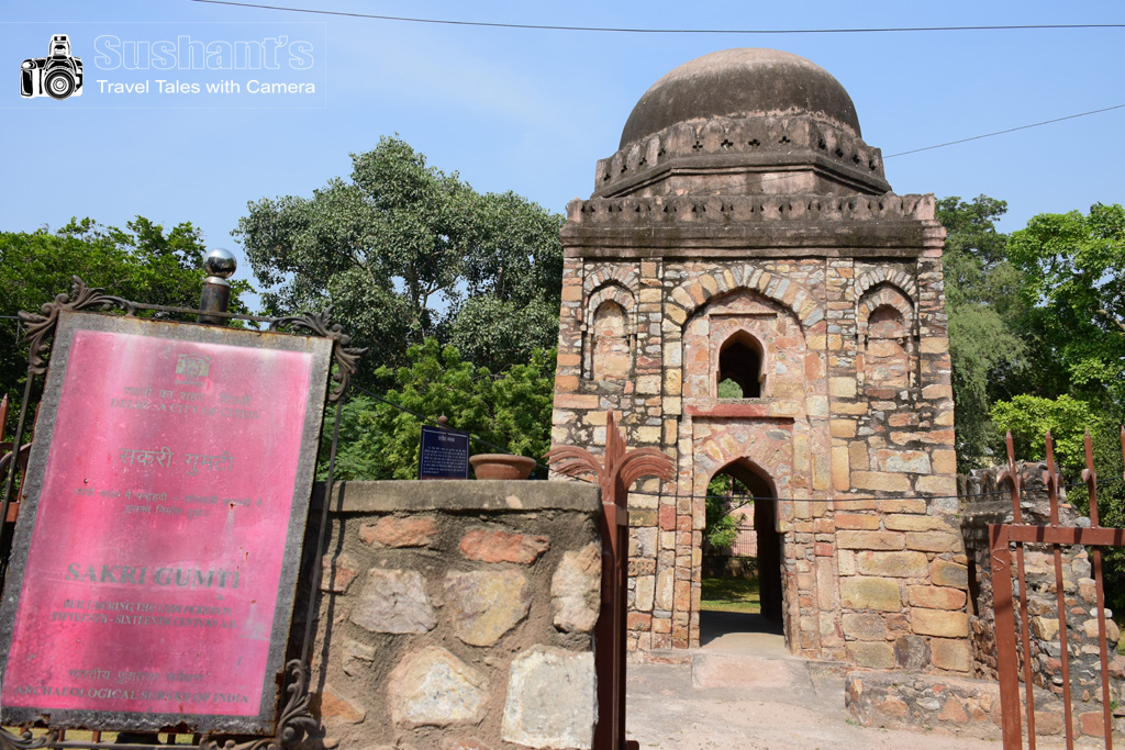 हौज खास विलेज रोड से संकरी गुमटी का दृश्य 